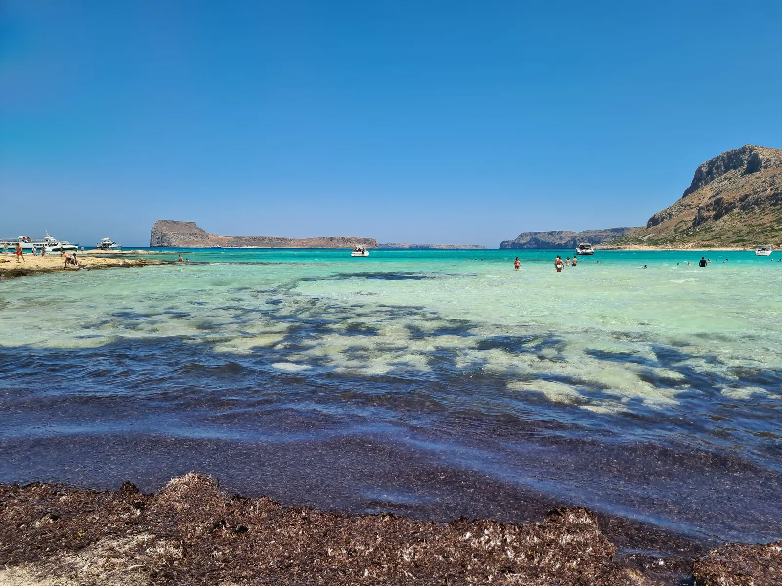 Lagon turquoise et plage de sable blanc à Balos, l'un des plus beaux sites naturels de la Crète.