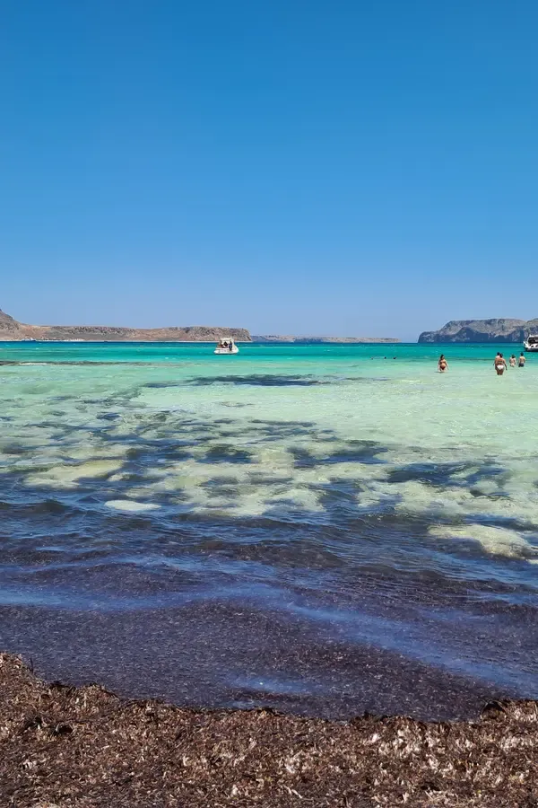 Lagon turquoise et plage de sable blanc à Balos, l'un des plus beaux sites naturels de la Crète.