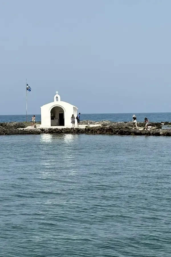 View of the golden beach and clear blue waters of Georgioupoli along the beautiful Ionian coast.