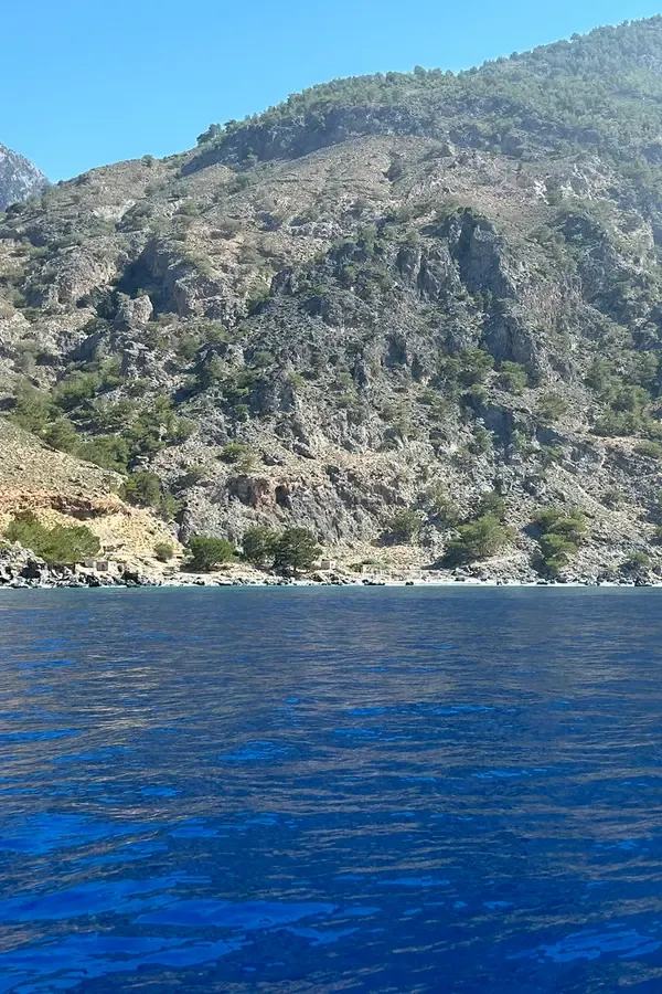 Le village de Sendoni offre un panorama sur la baie et les eaux cristallines de la magnifique côte crétoque.