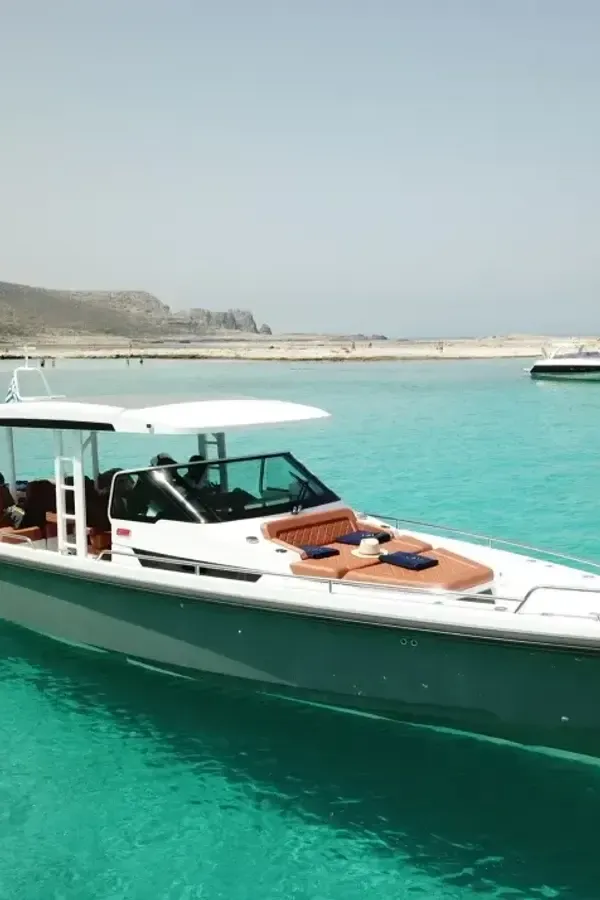 Axopar in the balos lagoon