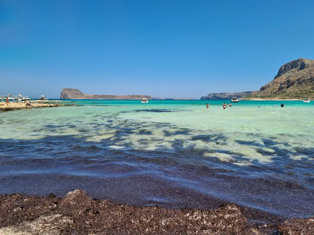 Lagon turquoise et plage de sable blanc à Balos, l'un des plus beaux sites naturels de la Crète.