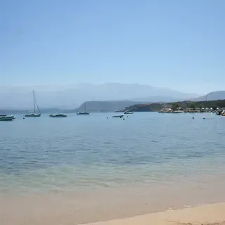 Des vues panoramiques sur le village de Marathi, perché au bord de la turquoise mer crétoise.